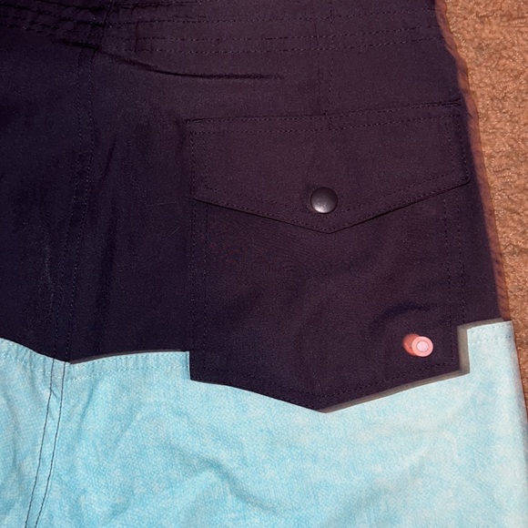 Old Navy Men’s Board Shorts - Picture 4 of 4